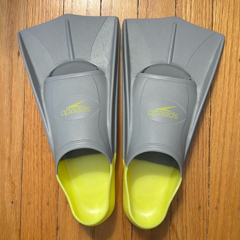 Speedo fins-size 4-5